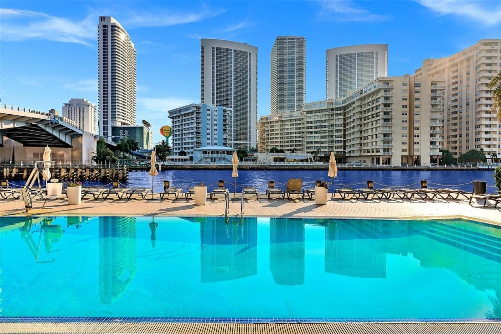 Mvr Apartments At Beachwalk Resort Hallandale Beach Zewnętrze zdjęcie
