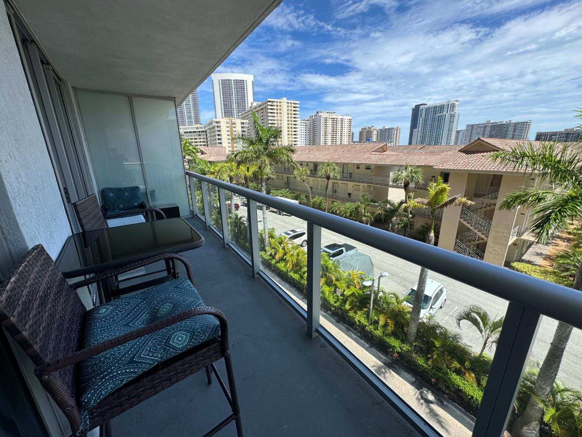 Mvr Apartments At Beachwalk Resort Hallandale Beach Zewnętrze zdjęcie
